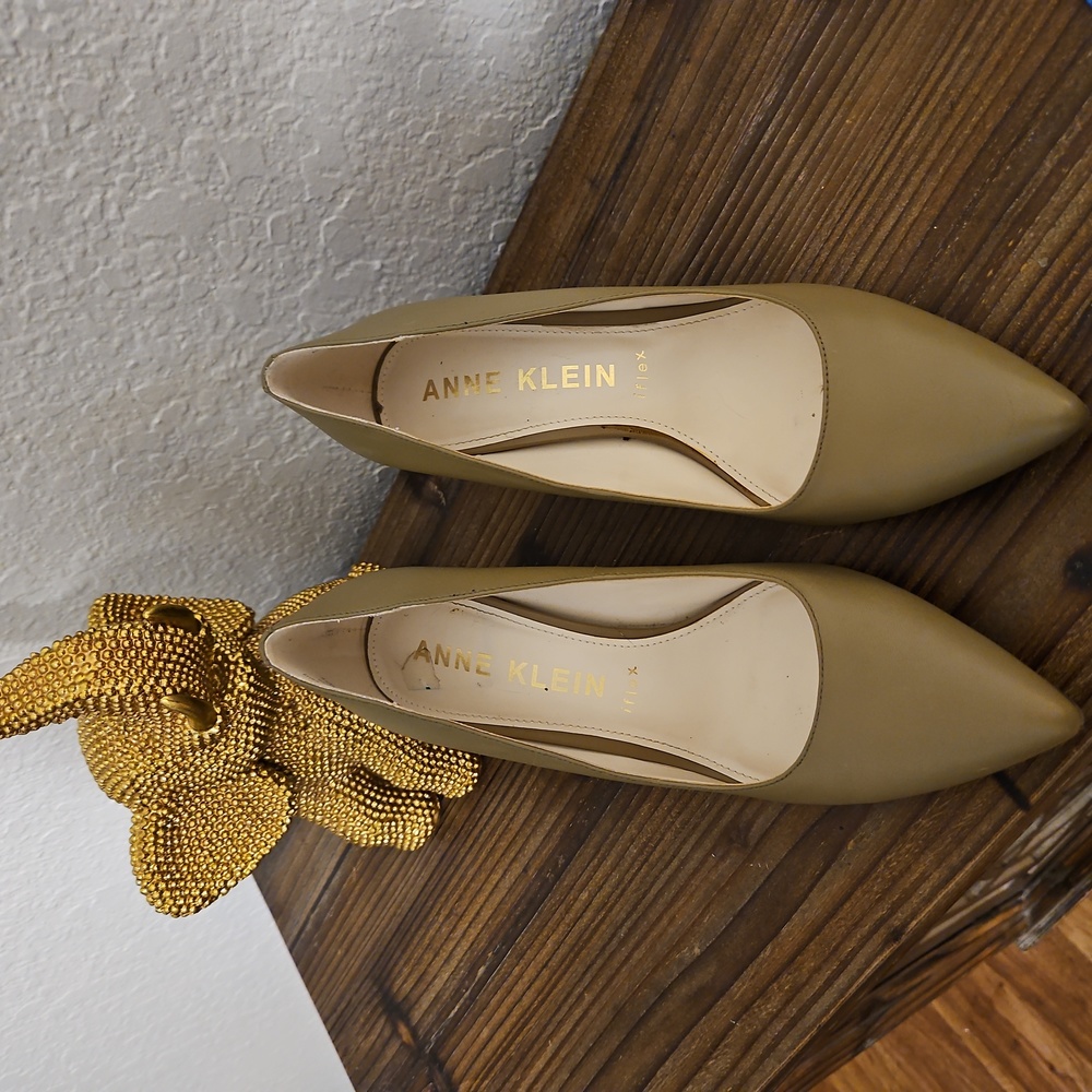 Ann Klein - Size 10M - Color Tan - Heel 3.5"